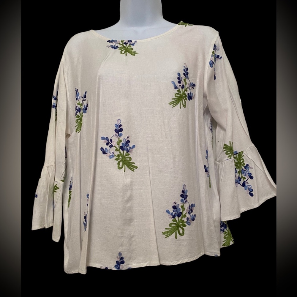 Boutique top by Ces Femme size medium. Bluebonnets embroidered